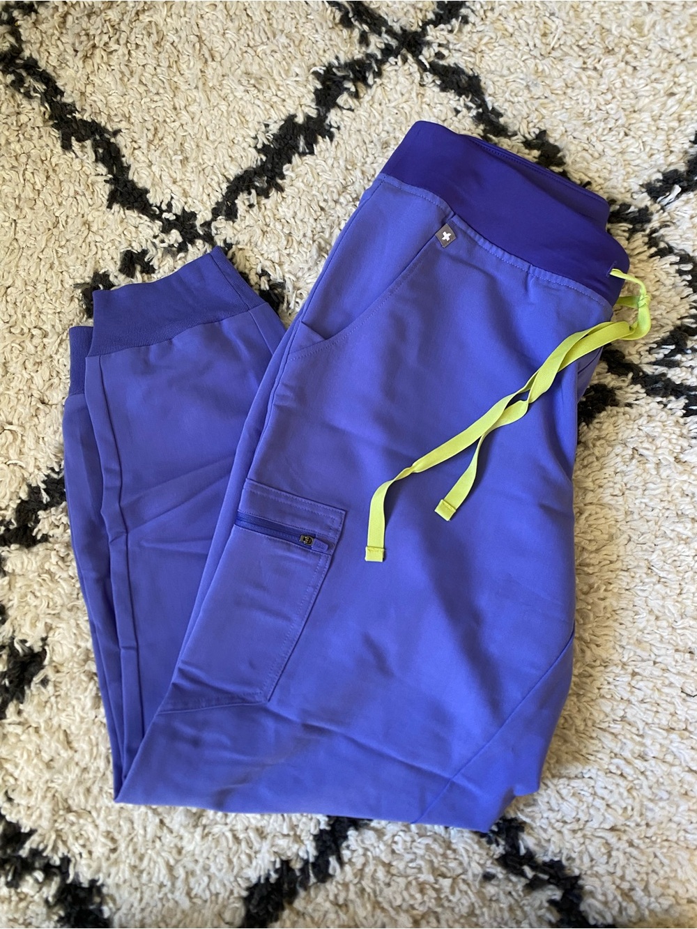 Figs Zamora Jogger Scrub pants - womens L